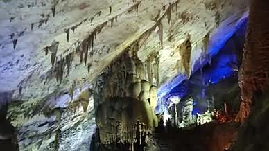岩石旅行山洞金丝洞蓝光游玩视频的预览图
